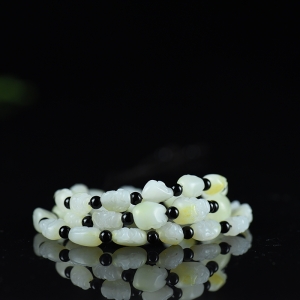 山料和田白玉三十二罗汉多圈手串