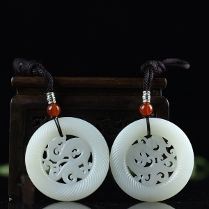 山流水料和田羊脂白玉龙凤牌吊坠（二件）