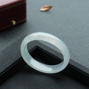 56.5mm糯冰种翡翠贵妃镯