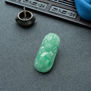 糯冰种苹果绿翡翠飞龙在天吊坠