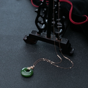 18K山料和田碧玉鱼眼扣项链