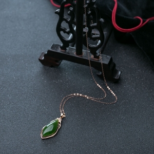 18K山料和田碧玉随形项链