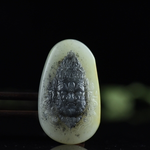 籽料和田玉青花黄财神吊坠