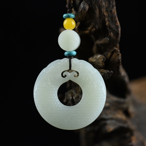 山料和田白玉双龙戏珠吊坠