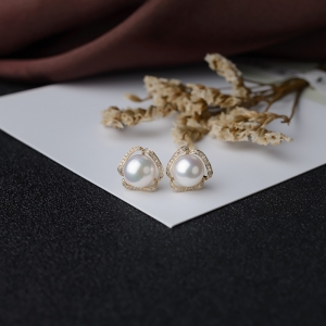 18K海水白色珍珠耳钉
