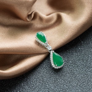 18K糯冰种翠绿翡翠水滴吊坠