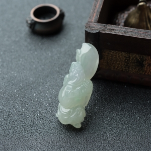 糯冰种翡翠关公吊坠
