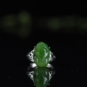 银镶山料和田碧玉貔貅戒指