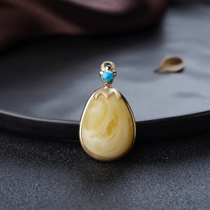 18K白花蜜水滴吊坠