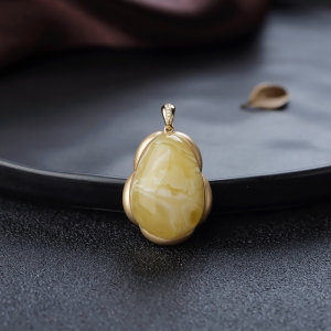 18K带皮白花蜜水滴吊坠