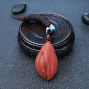 朱砂红南红玉兰花吊坠