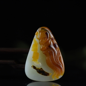 俏色山料和田玉关公吊坠