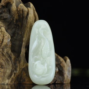 籽料和田白玉年年有余吊坠