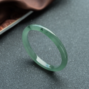 51mm糯冰种飘花翡翠贵妃镯