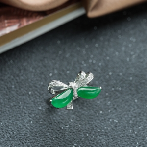 18K糯冰种翠绿翡翠戒指