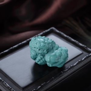 高瓷蓝绿绿松石唐狮吊坠