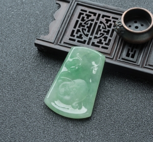 糯冰种苹果绿翡翠弥勒佛吊坠