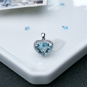 18K海蓝宝石心形吊坠