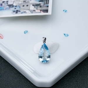 18K海蓝宝石水滴吊坠