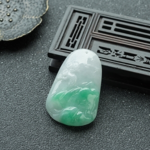 糯种飘翠翡翠山水意境吊坠