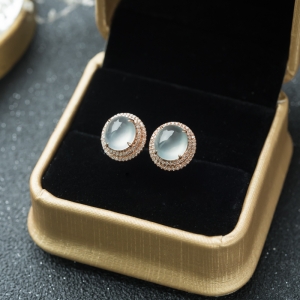 18K冰种淡晴水翡翠耳钉