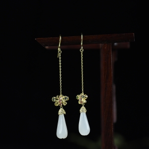 银镶山料和田玉兰花耳坠