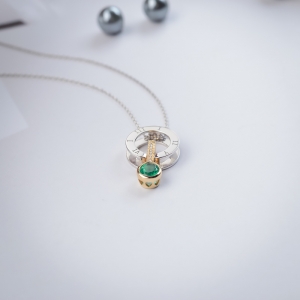 18K亮绿祖母绿项链