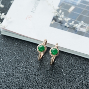 18K糯冰种翠绿翡翠耳钉