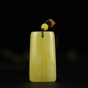 白花蜜蜜蜡无事牌吊坠