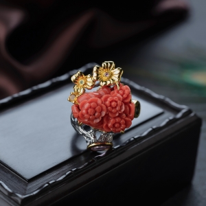 银镶沙丁珊瑚花戒指
