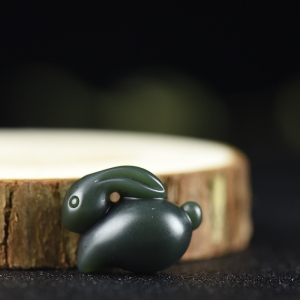 山料和田青玉卯兔吊坠