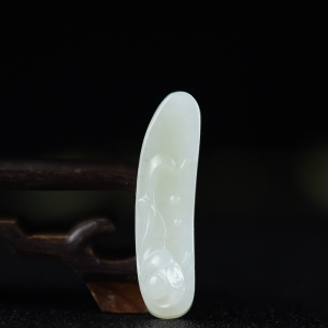 籽料和田白玉一品青莲吊坠