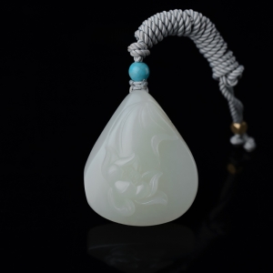 籽料和田白玉莲花吊坠