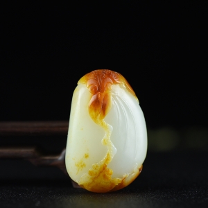 籽料和田白玉年年有余吊坠