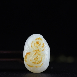 籽料和田白玉花开富贵吊坠