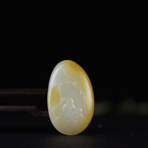 籽料和田白玉蝶恋花吊坠