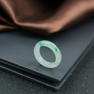 糯冰种飘翠翡翠指环