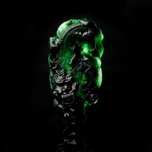 糯冰种墨翠飞龙在天吊坠