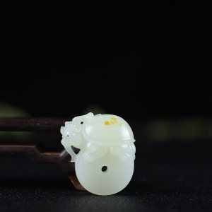 籽料和田白玉荣归吊坠