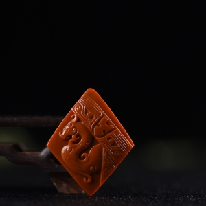 柿子红南红仿古龙吊坠