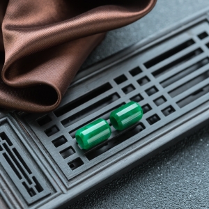 糯冰种翠绿翡翠路路通吊坠（一对）