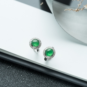 18K冰种阳绿翡翠耳钉
