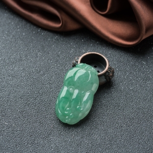 糯冰种飘翠翡翠佛手吊坠