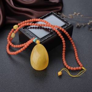 鸡油黄金绞蜜水滴蜜蜡吊坠