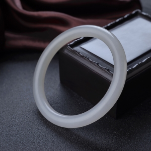 59mm山料和田青花玉圆镯