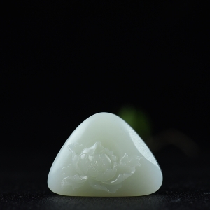 籽料和田白玉花开富贵吊坠