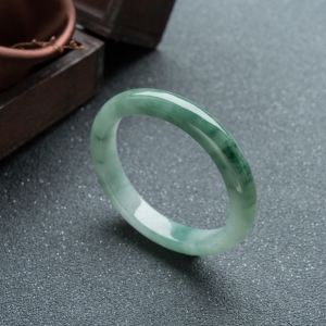 50.5mm糯冰种飘翠翡翠贵妃镯