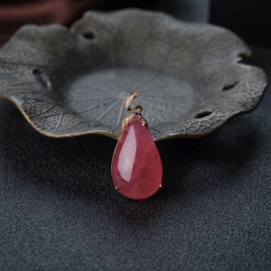 18K红纹石水滴吊坠
