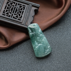 糯冰种飘花翡翠青山远黛吊坠