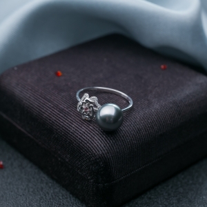 18K海水黑色珍珠戒指